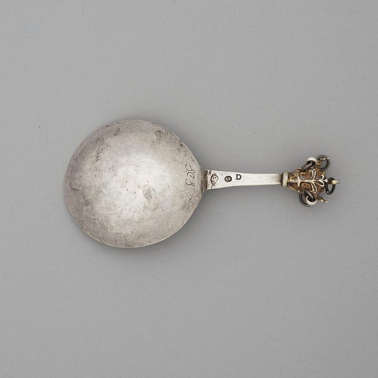 SKED med kronknopp och ringhängen, av Samuel Phallén, Karlskrona 1702.
