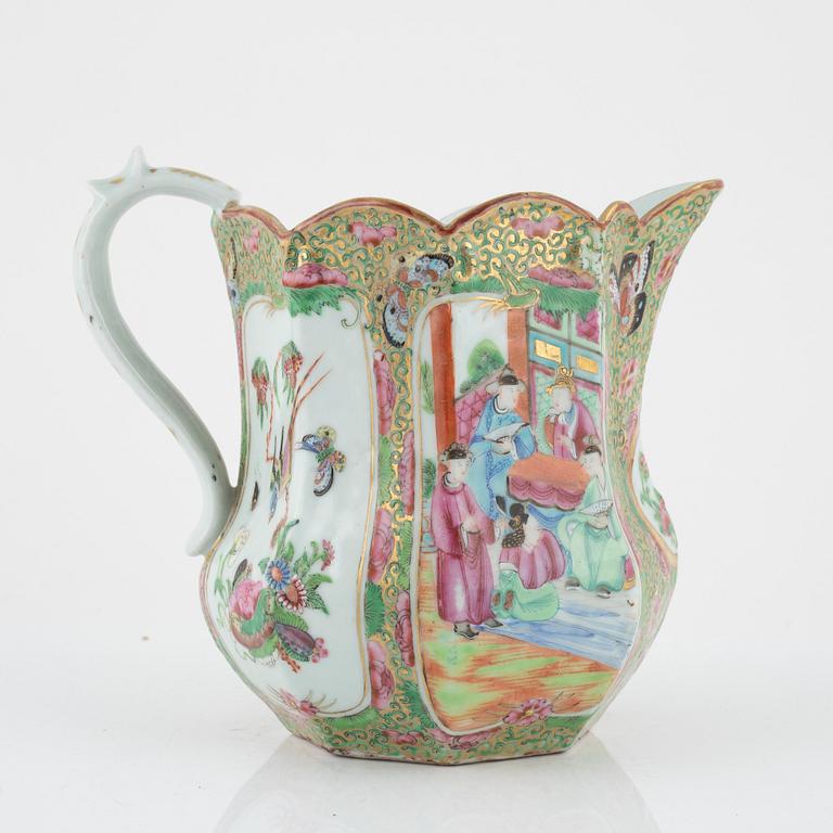 A Chinese Canton ewer, Qing dynasty, 19th Century.