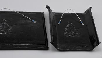 GJUTJÄRNSRELIEFER, ett par, sent 1900-/tidigt 2000-tal.