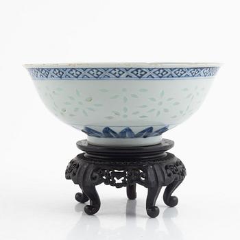 A Chinese blue and white porcelain bowl, late Qing dynasty/around 1900.