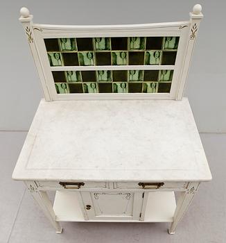 KOMMOD, omkring år 1900.