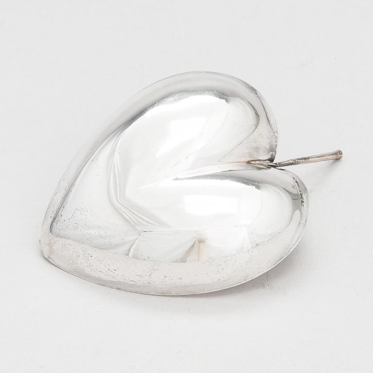 Tapio Wirkkala, a leaf shaped silver bowl, model TW 4, marked TW, Kultakeskus, Hämeenlinna 1962. Design year 1954.