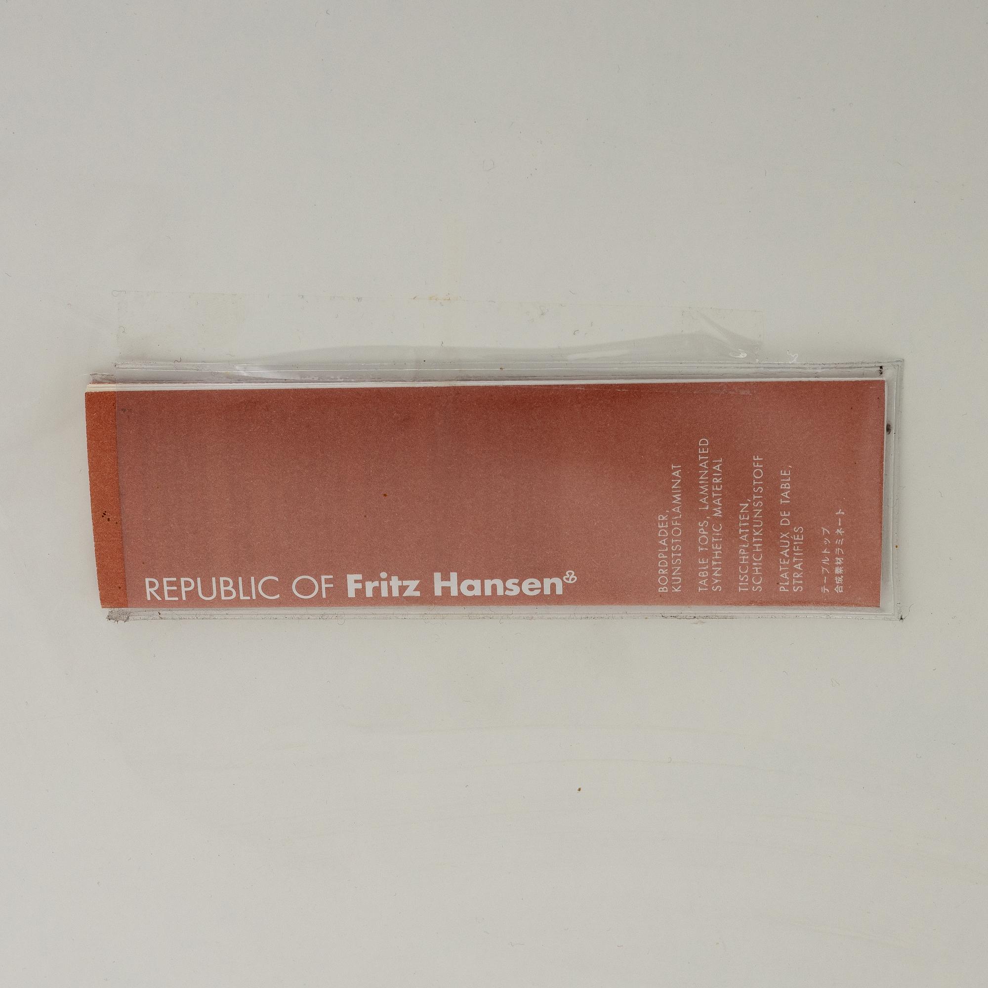 Bruno Mathsson & Piet Hein, matbord, "Superellips", Fritz Hansen, Danmark, 2007.