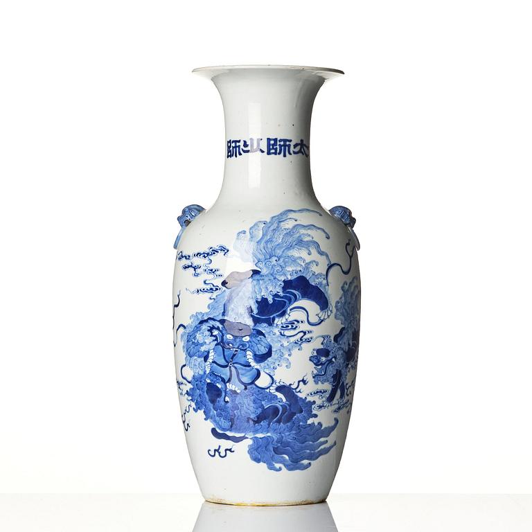 A blue and white an polychrome vase, late Qing dynasty.
