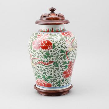 A wucai jar, Mingdynasty, 17th Century.