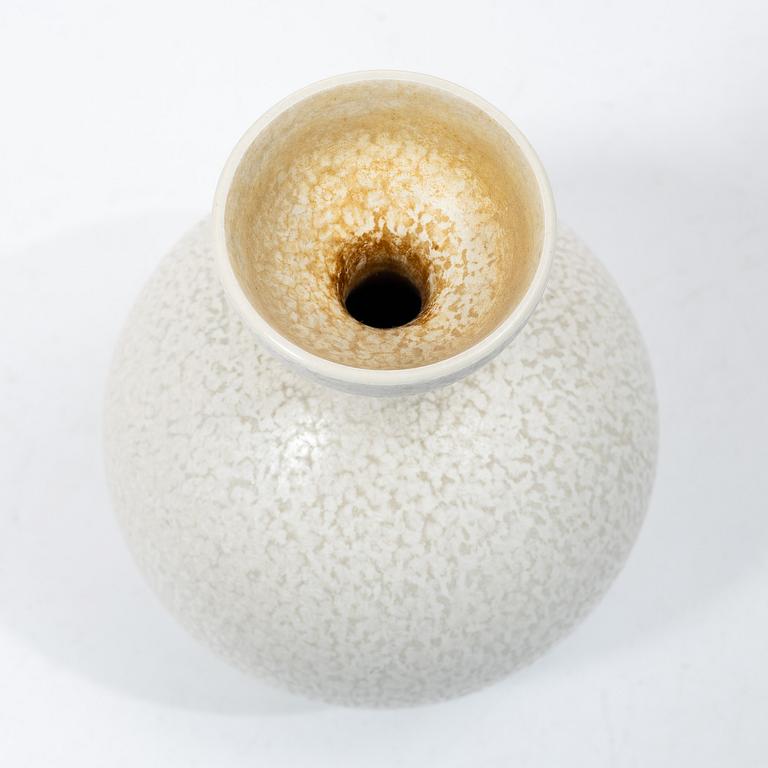 Rörstrand, two vases, Gunnar Nylund and Carl-Harry Stålhane.