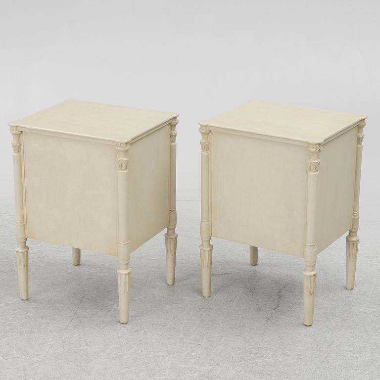 Sängbord, ett par, samtida.