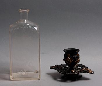 FLASKA samt CIGARRASKFAT, glas resp järn, 1800-tal.