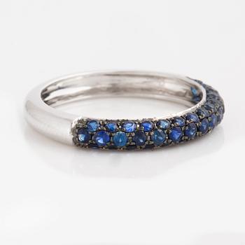 A circa 0.90 cts sapphire ring.