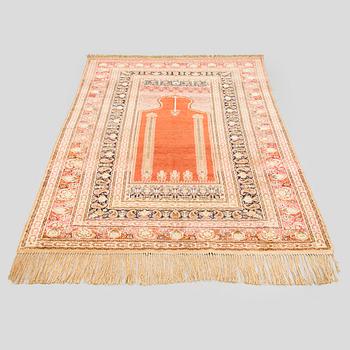 Prayer rug,  antique Gördes. C. 220 x 155 cm.