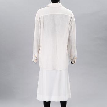 A White Linnen Blouse and a Skirt.