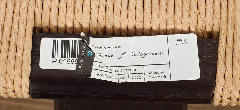 KARMSTOLAR, 2 st, "Y-stolen". Hans J Wegner för Carl Hansen & son, Odense, 2000-talets början.