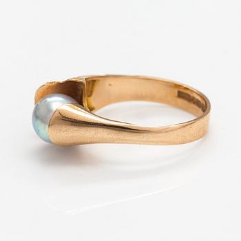 Björn Weckström, A 14K gold and cultured pearl ring "Birth of the pearl". Lapponia 1972.