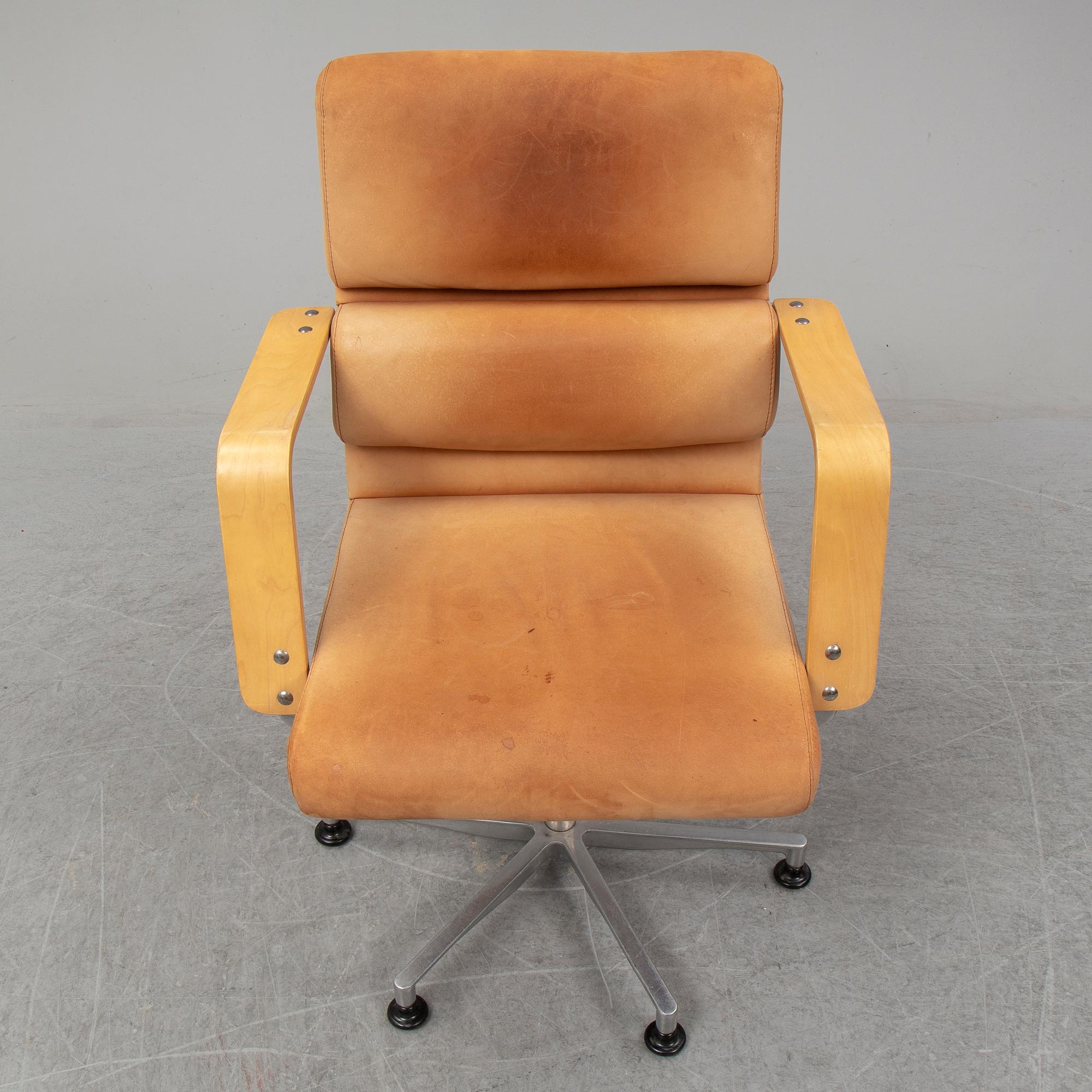 YRJÖ KUKKAPURO, a "Plaano" office chair, Avarte, Finland.