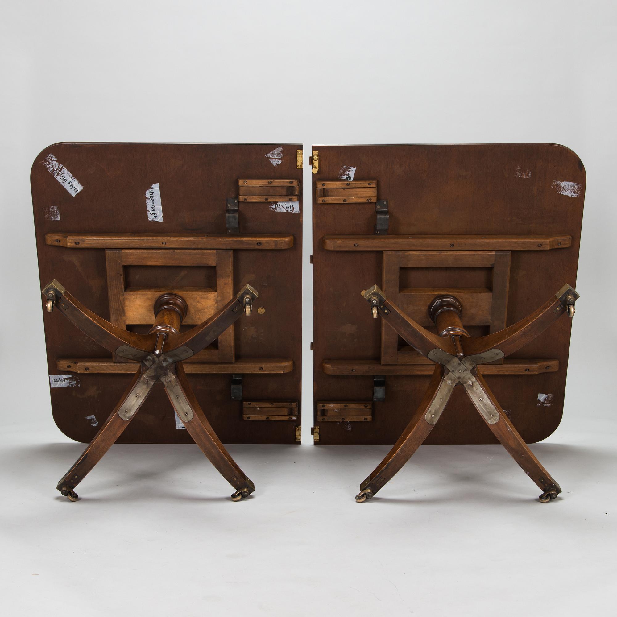 Matbord, mahogny, regency-stil, RBC-furniture England, 1900-talets slut.