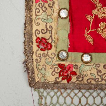 A Chinese silk embroidery, late Qing dynasty (1644–1912).