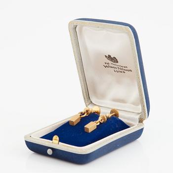 Wiwen Nilsson, ett par örhängen 18K guld,  Lund 1963 och 1949.