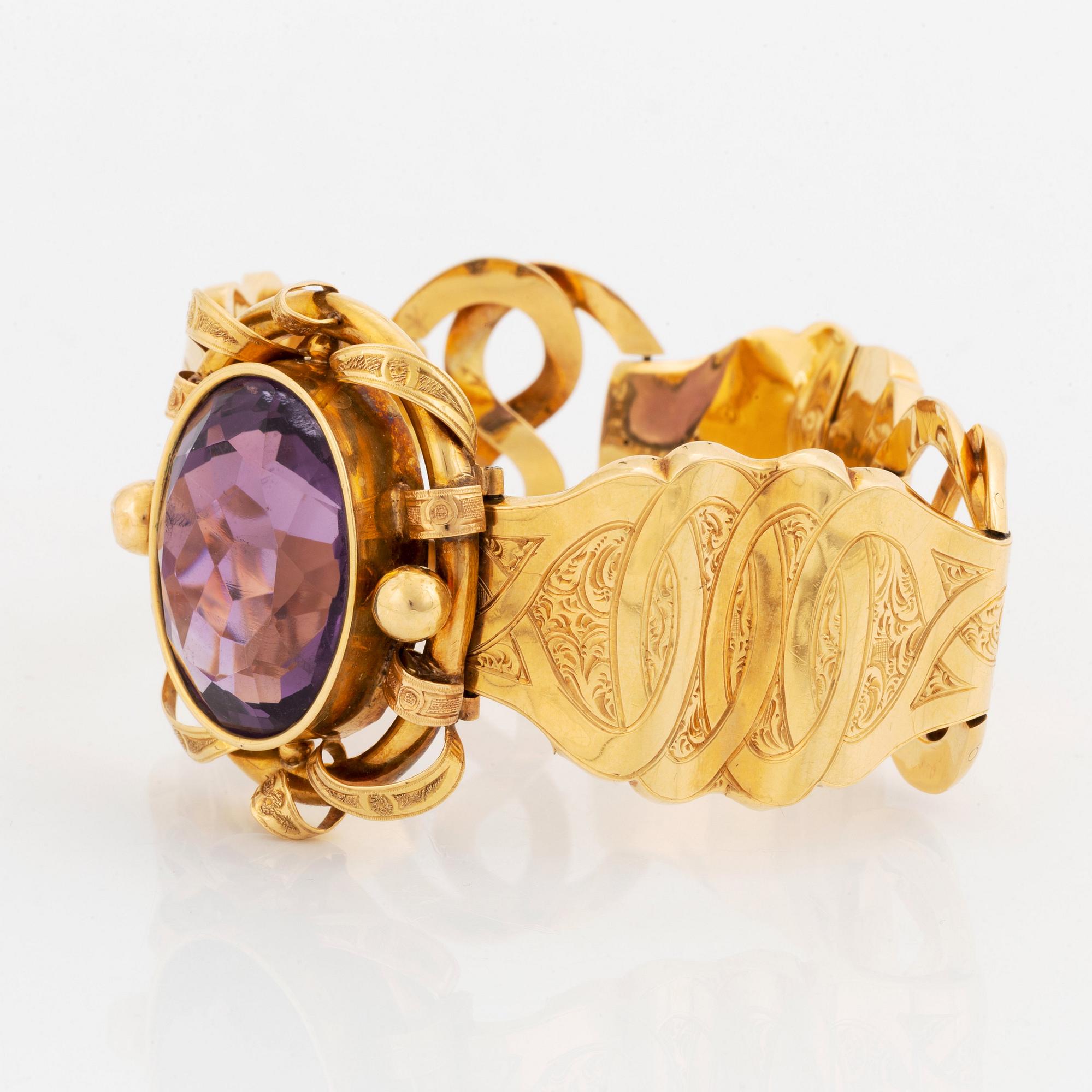 An 18K gold bracelet set with a faceted amethyst, by G Möllenborg.