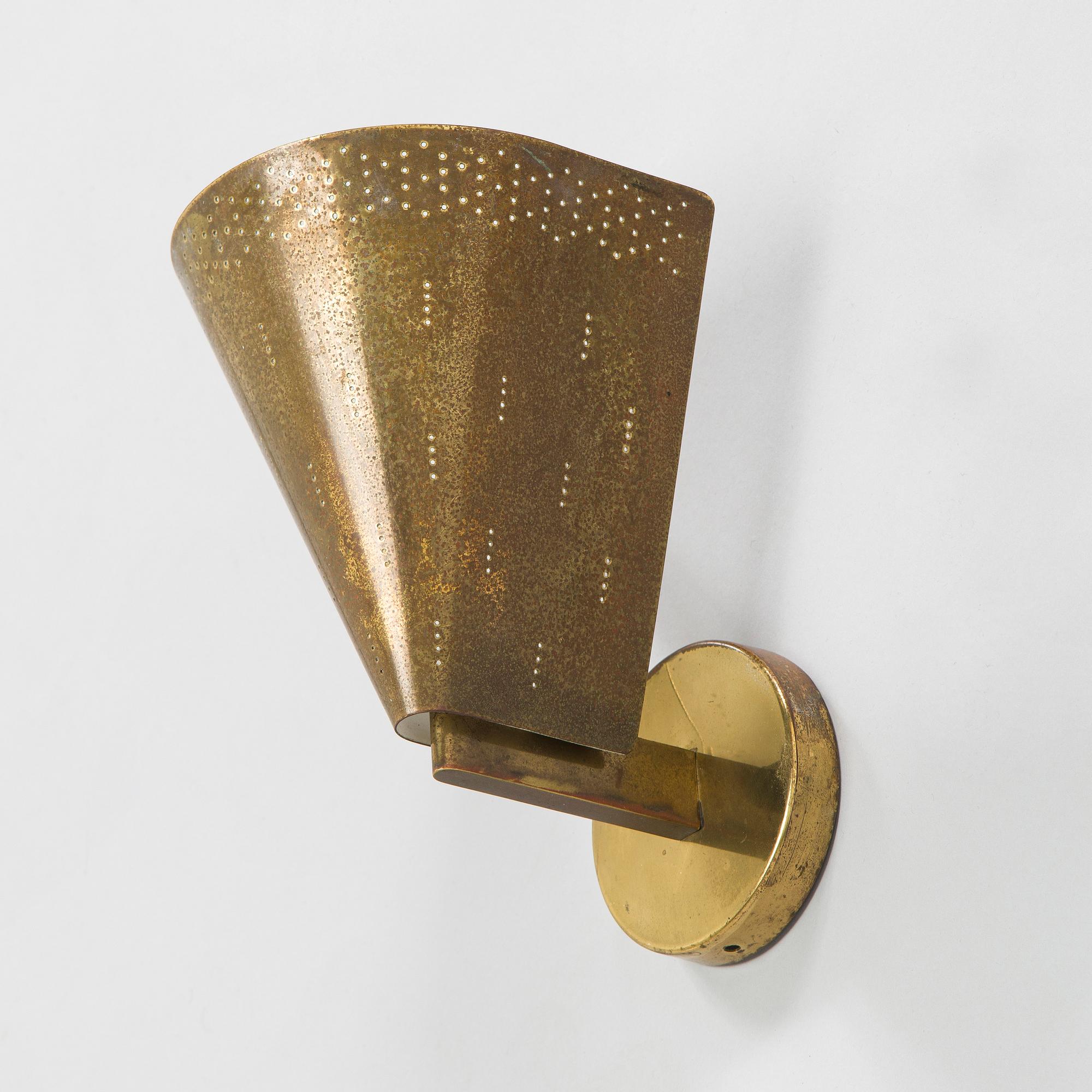 Paavo Tynell, a mid-20th century 'K8-11' wall light for Idman.