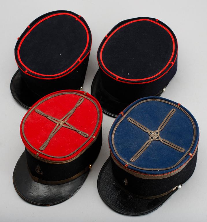 OFFICERSHATTAR, 4 st, kepi, Frankrike, 1800-/1900-tal.