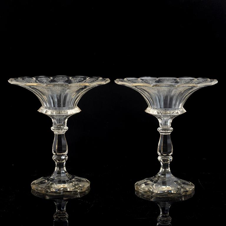 A pair of footed glass bowls, 19th century.