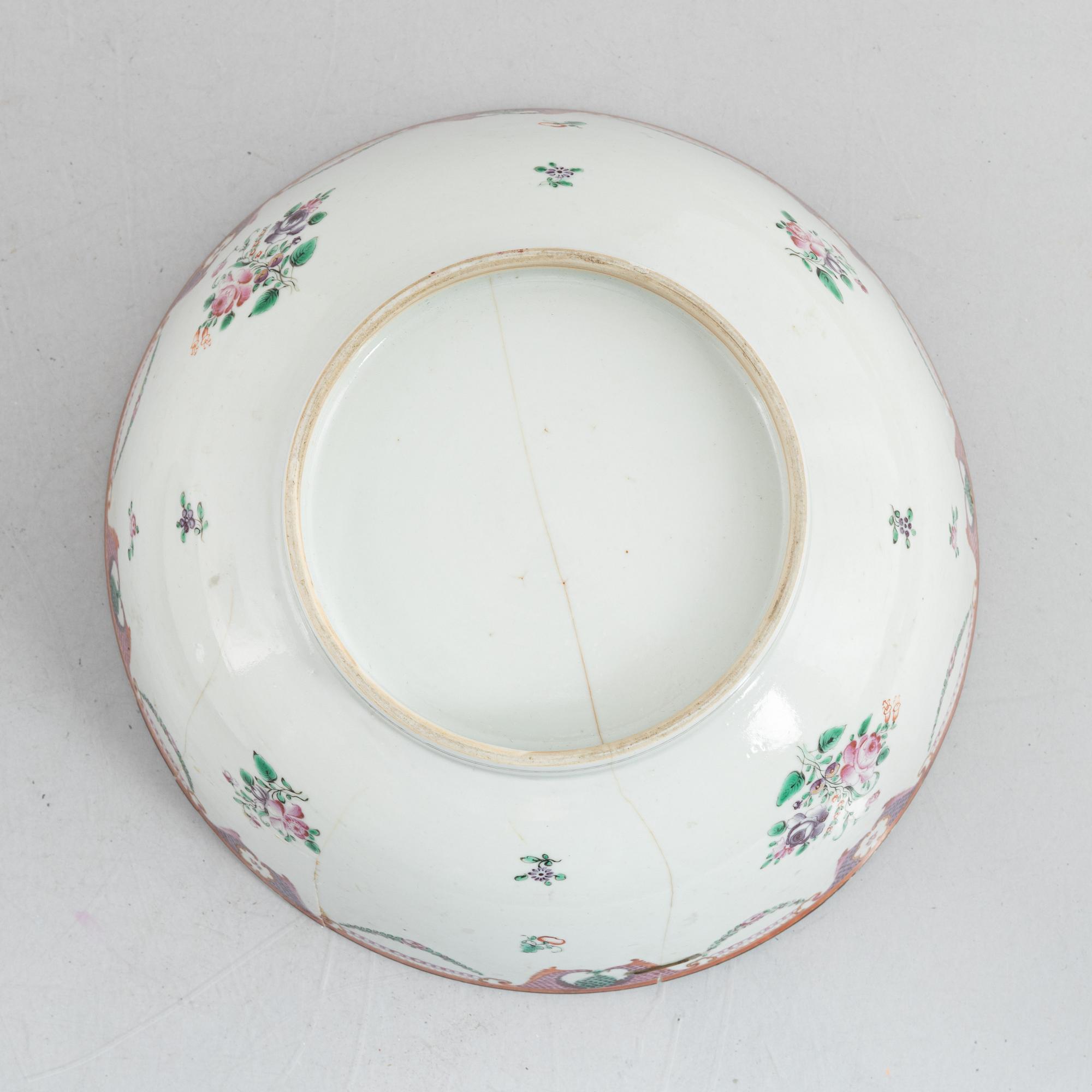 Två bålskålar, porslin, Kina, Qingdynastin, 1700-tal.