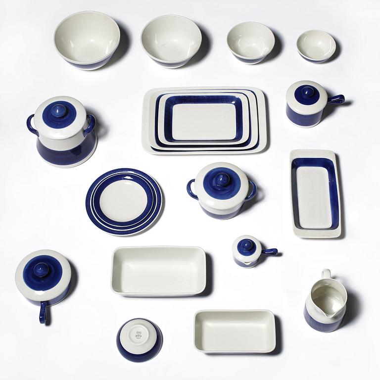 SERVISDELAR, 52 st, porslin, "Koka Blå", Hertha Bengtsson, Rörstrand, 1956-1988.