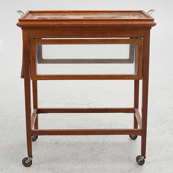 A tea trolley, first half of the 20th Century.