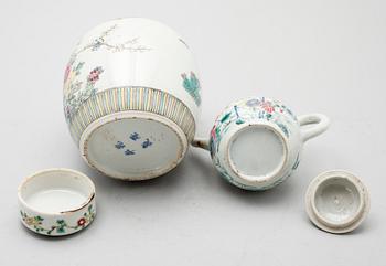 LOCKURNA SAMT TEKANNA, porslin, Kina.