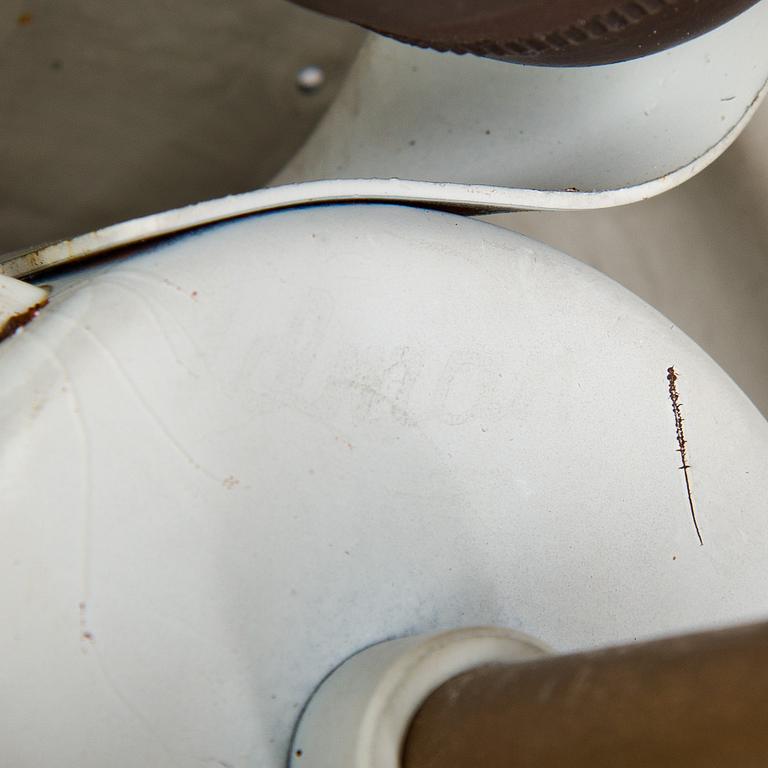 Paavo Tynell, kattovalaisin, malli  1965 Idman 1900-luvun puoliväli.