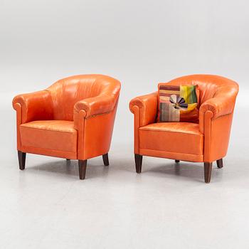 A pair of club armchairs, 20th Century.