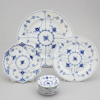 ROYAL COPENHAGEN, kaffeservis, 40 delar, porslin. "Musselmalet", Danmark.