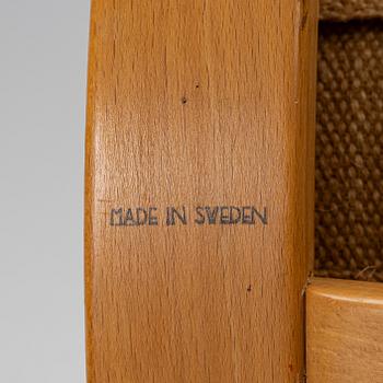 Bruno Mathsson, vilstol, modell 36, Frima Karl Mathson, Värnamo 1940, samt ett läsbord, Firma Karl Mathsson, 1900-talets mitt.