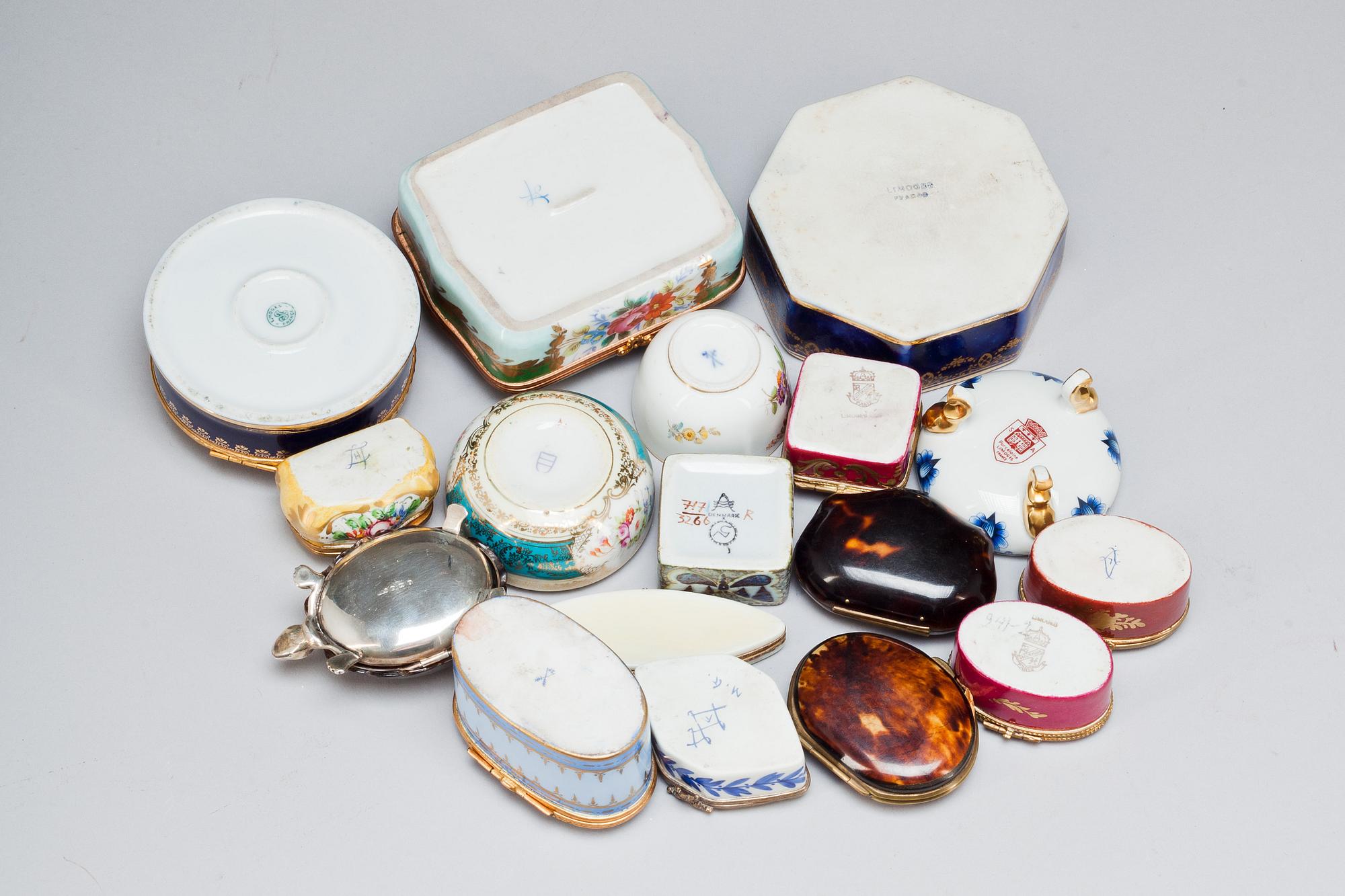 PARTI DOSOR, porslin, 18 st. Mestadels Limoges, 1800/1900-tal.