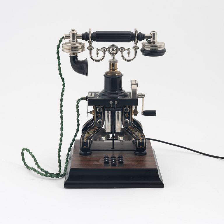 Telefon, jubileumsmodell, efter ”Taxen” LM Ericsson, sent 1900-tal.