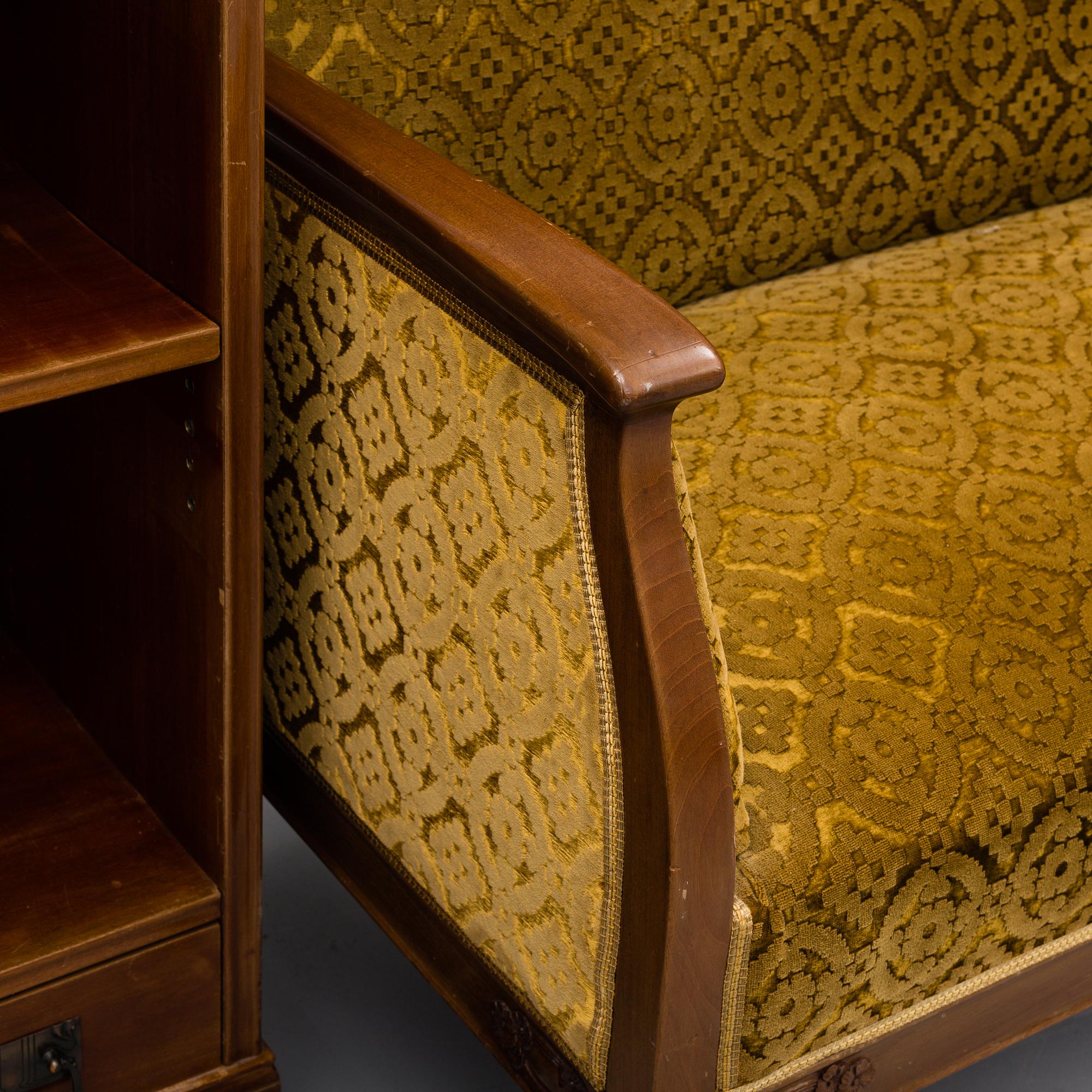 BOKHYLLA OCH SOFFA, jugend, 1900-talets början.