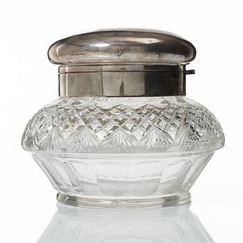 Skål med lock, slipad kristall och sterlingsilver, Tyskland omkring år 1900.