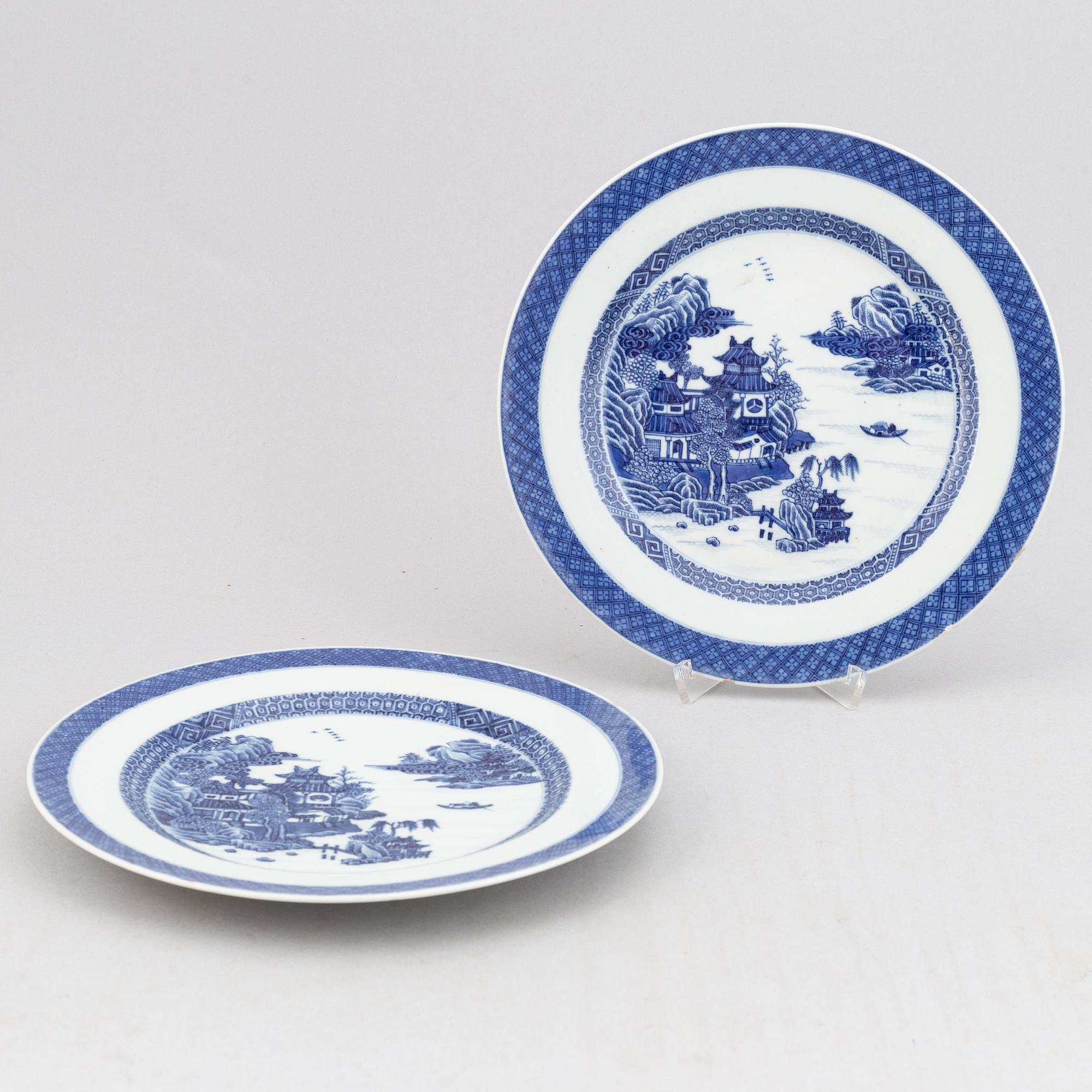 A group of 16 blue and white dishes, Qing dynasty, 18th-19th century.