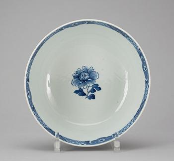 A blue and white bowl, Qing Dynasty, Qianlong (1736-95).