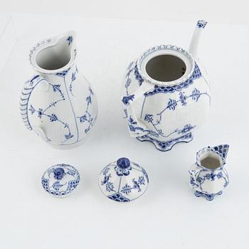 24 pieces to a porcelain coffee and tea service, "Musselmalet", Royal Copenhagen, Denmark.