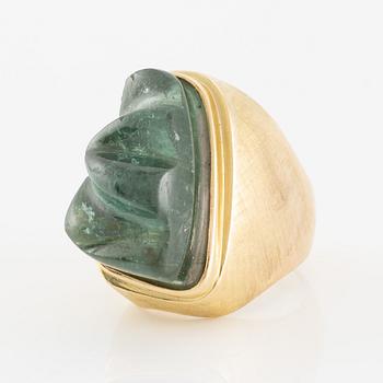Ring in 18K gold with a carved tourmaline.
