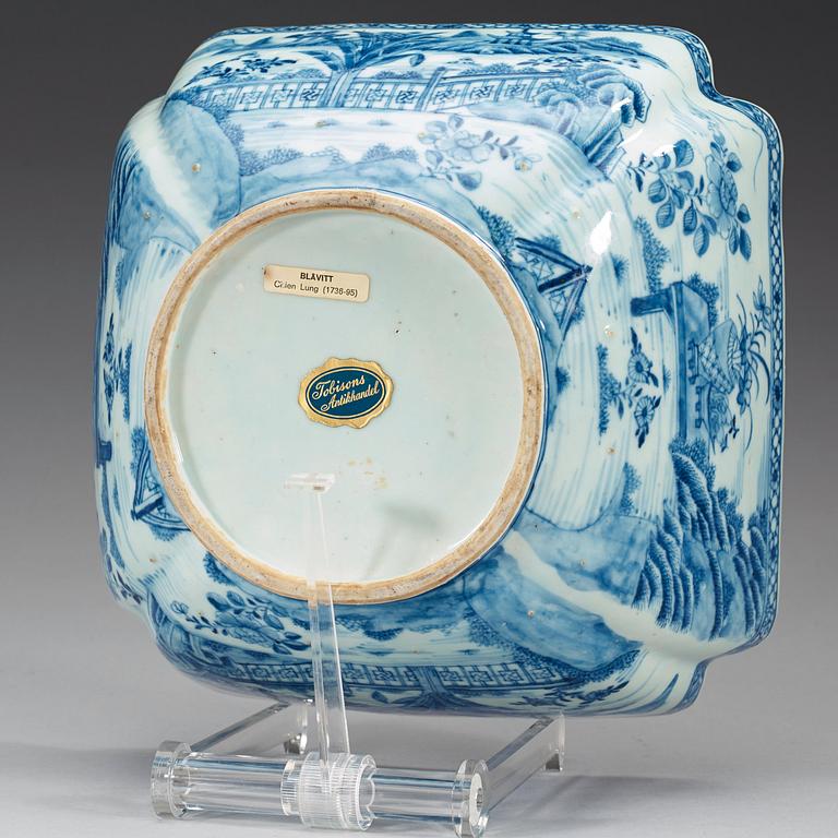 A blue and white square bowl, Qing dynasty, Qianlong (1736-95).