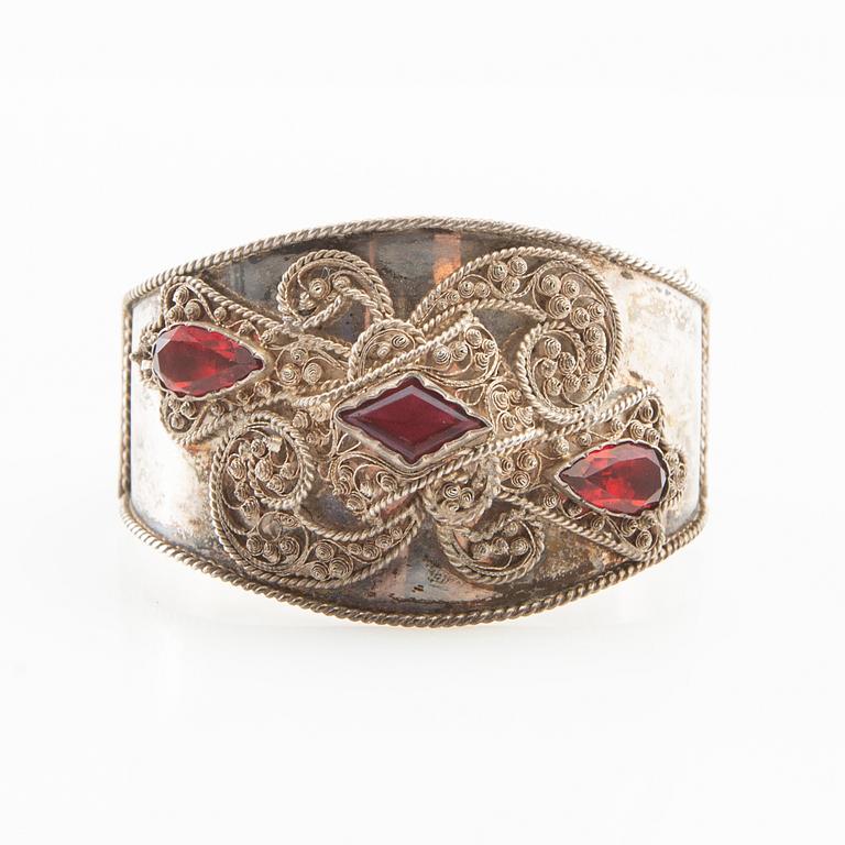 Bracelet of silver and faceted glass, second half of the 19th century.
