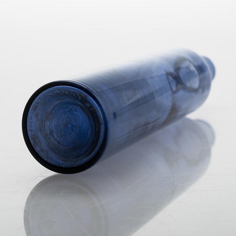 Nanny Still, flaska, signerad Riihimäen Lasi O.Y Nanny Still.