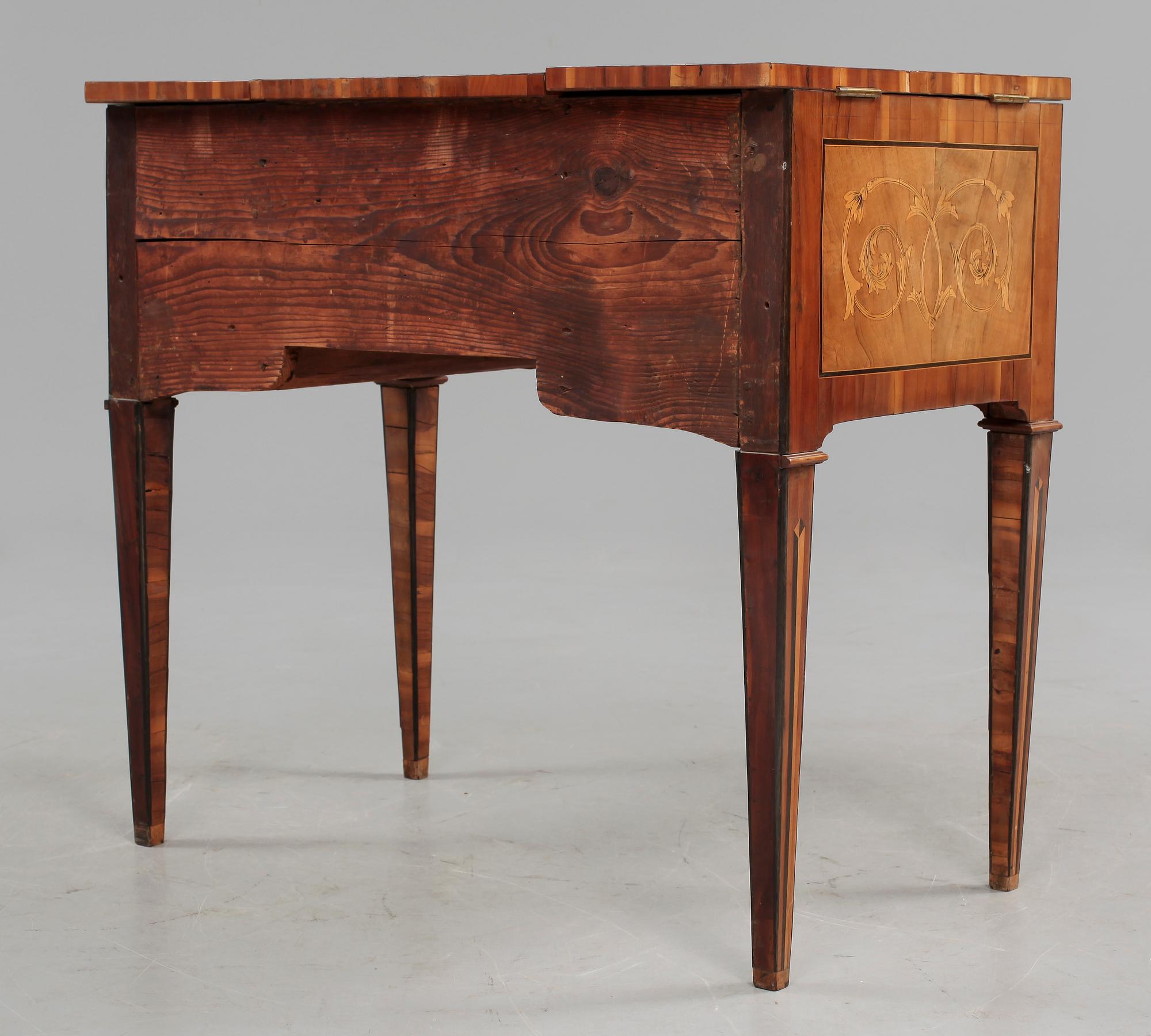 POUDREUSE MED TILLHÖRANDE TABURETT, Frankrike, Louis XVI, 1700-talets andra hälft.