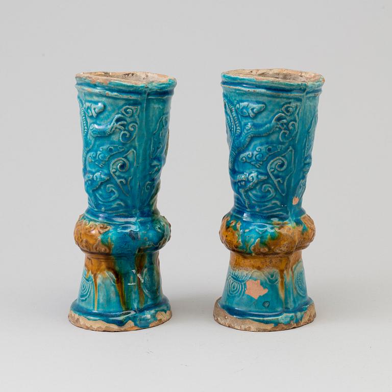 A pair of turkoise glazed alter vases, Ming dynasty (1368-1644).