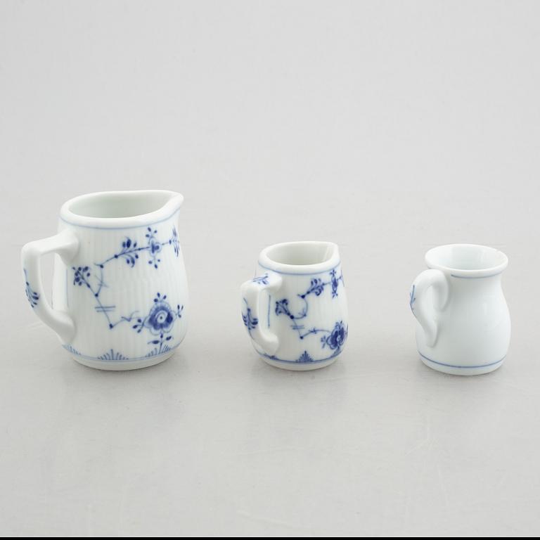 Three small jugs/creamers, a pair of small vases and two salt cellars, "Blue Fluted"/"Musselmalet", Royal Copenhagen.