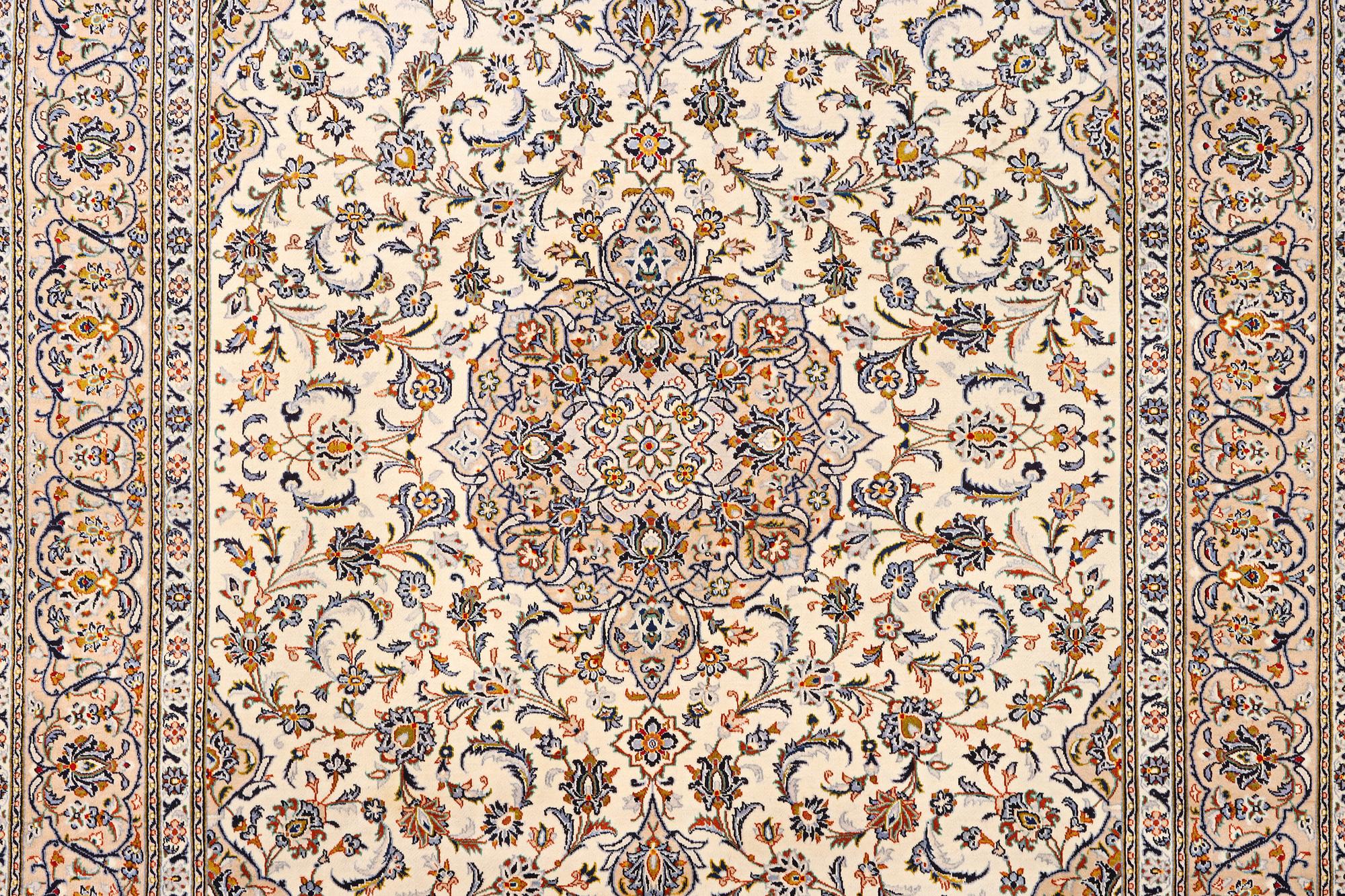 A Kashan carpet, c. 400 x 289 cm.
