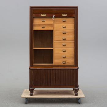 A mahogany veneered cabinet, first half of the 20th Century.