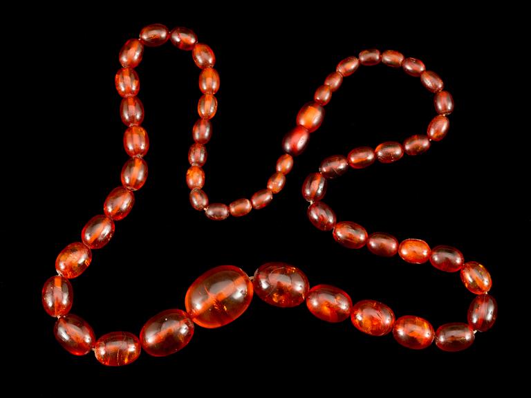 COLLIER, bärnsten. Vikt ca 24 g.